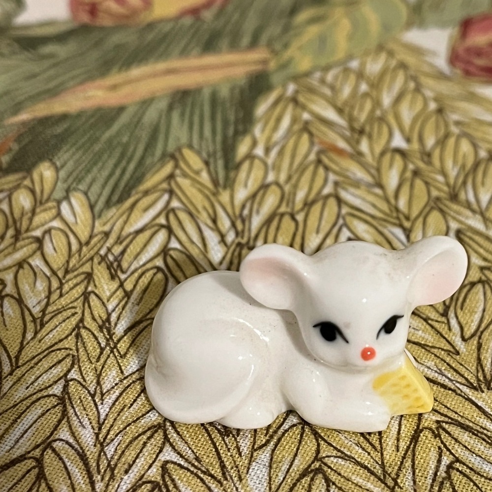 Vintage Bug House Japan Miniature Ceramic Mouse with Cheese Figurine White Tiny
